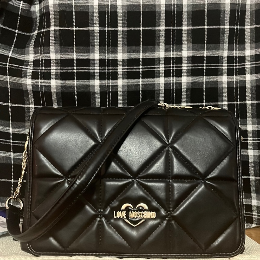 LOVE MOSCHINO. NEOT. Black and red. Amazing. Beautiful